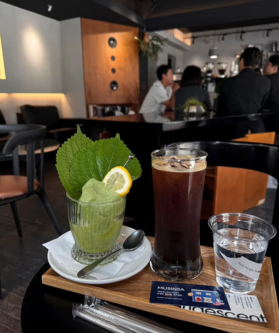 Iridescent café space and drinks