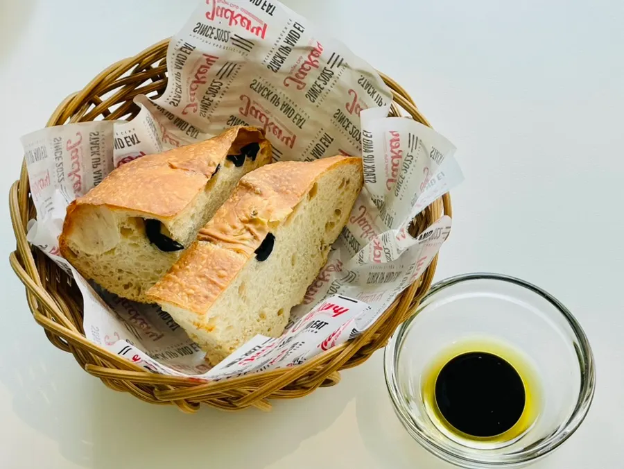 콩카세 성수 식전빵 바구니