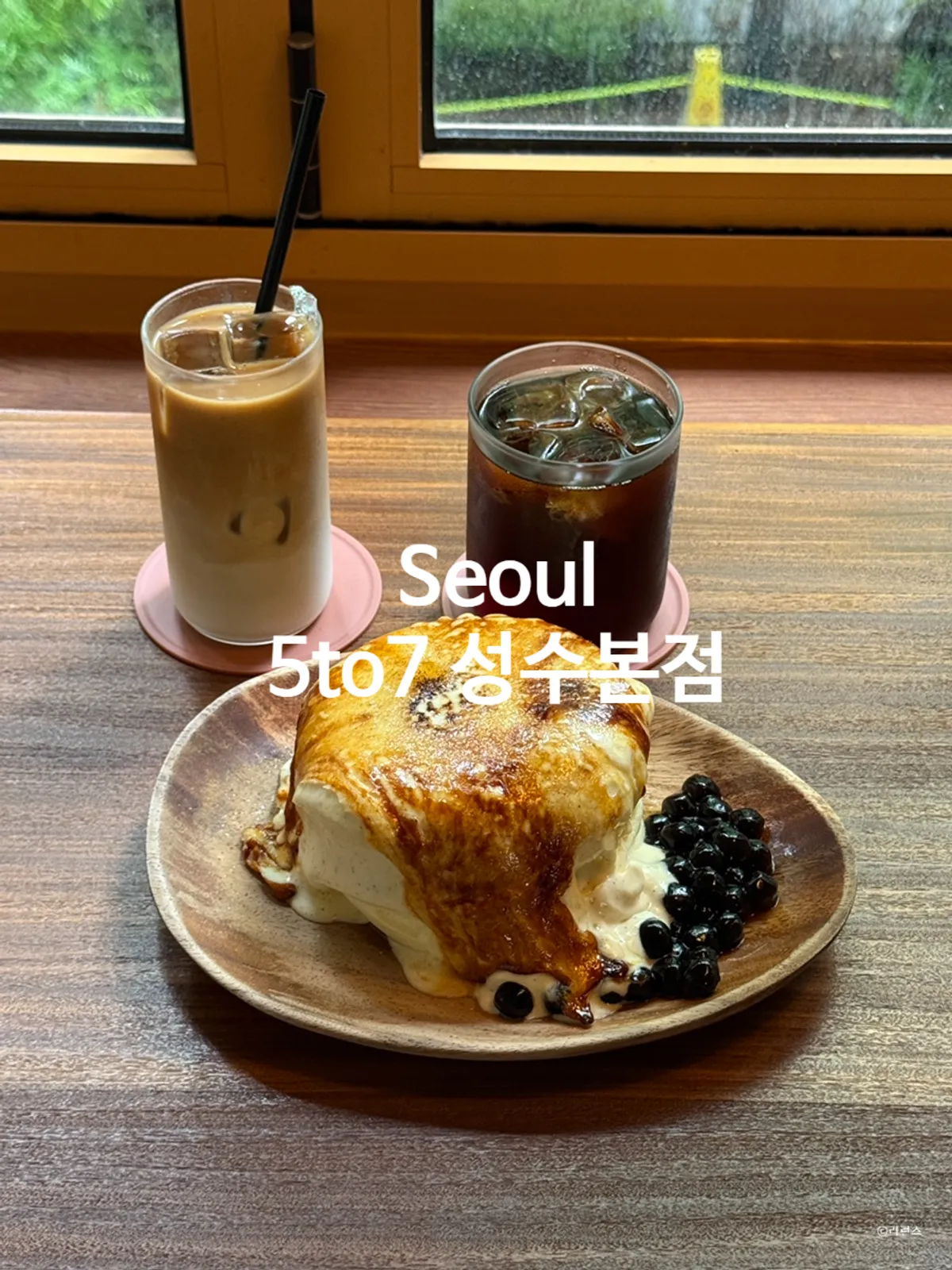 5to7 성수본점 수플레와 커피 세로 사진