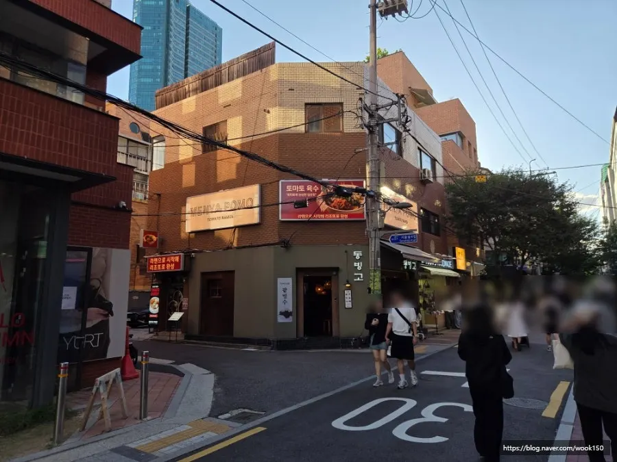 Exterior of Menya Pomo Seoul Forest Branch