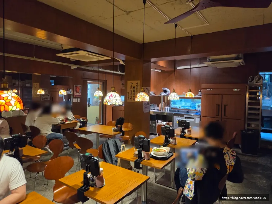 Tables inside Menya Pomo Seoul Forest Branch