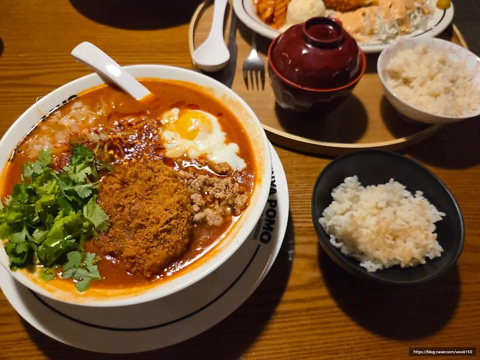Beef cutlet ramen and minced beef cutlet set