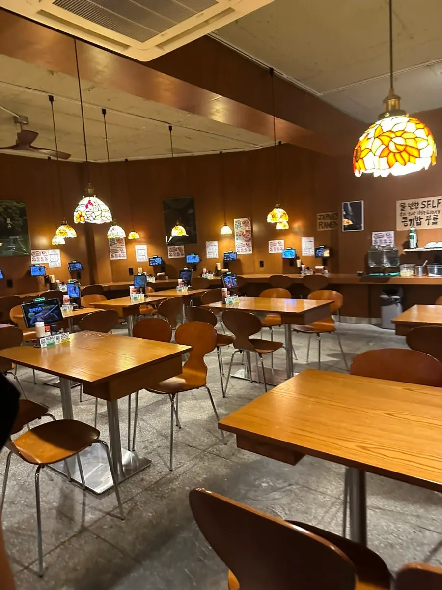 Restaurant interior during a late lunch hour