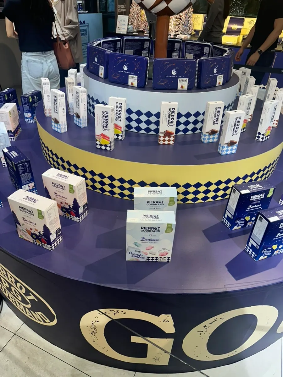 Gift tin-case dessert packages on display