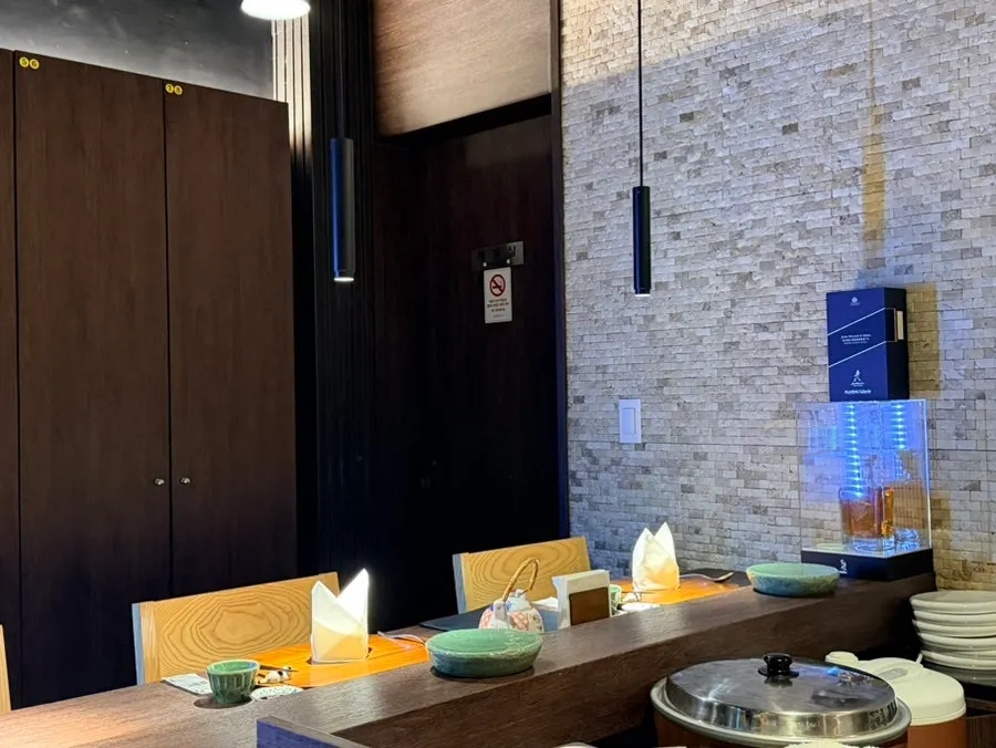 Omakase seat set with table linens and dishware
