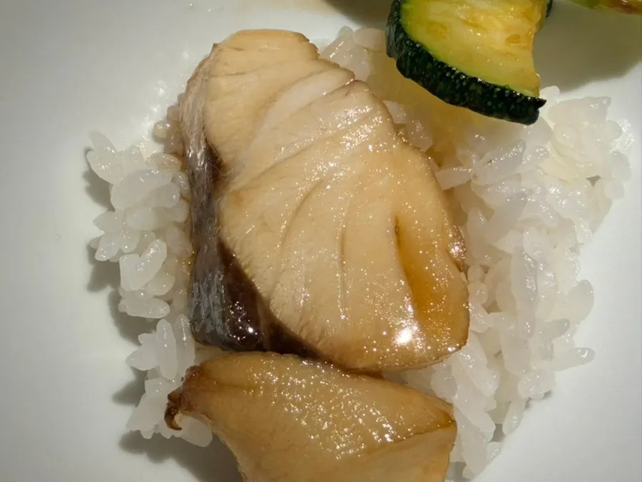 A bite-sized portion of sea bream hot-pot rice