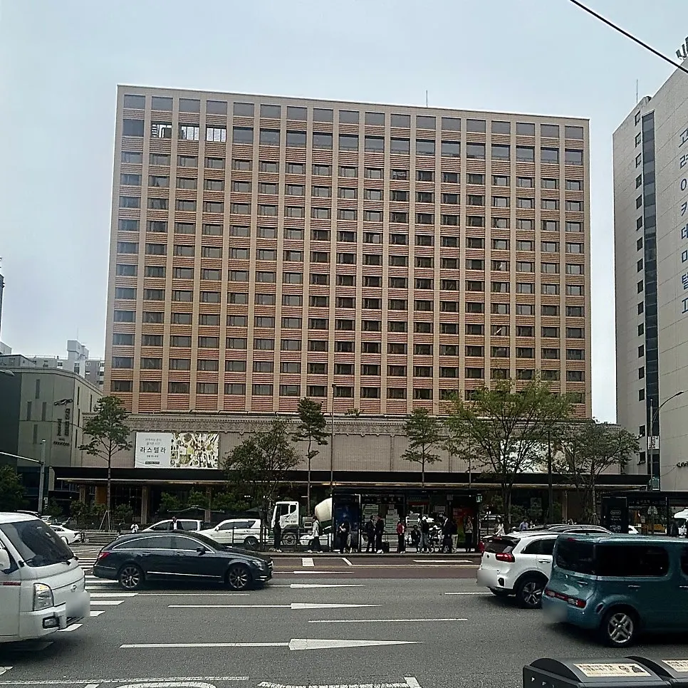 Entrance view of Danya on the basement floor of Seoul Garden Hotel