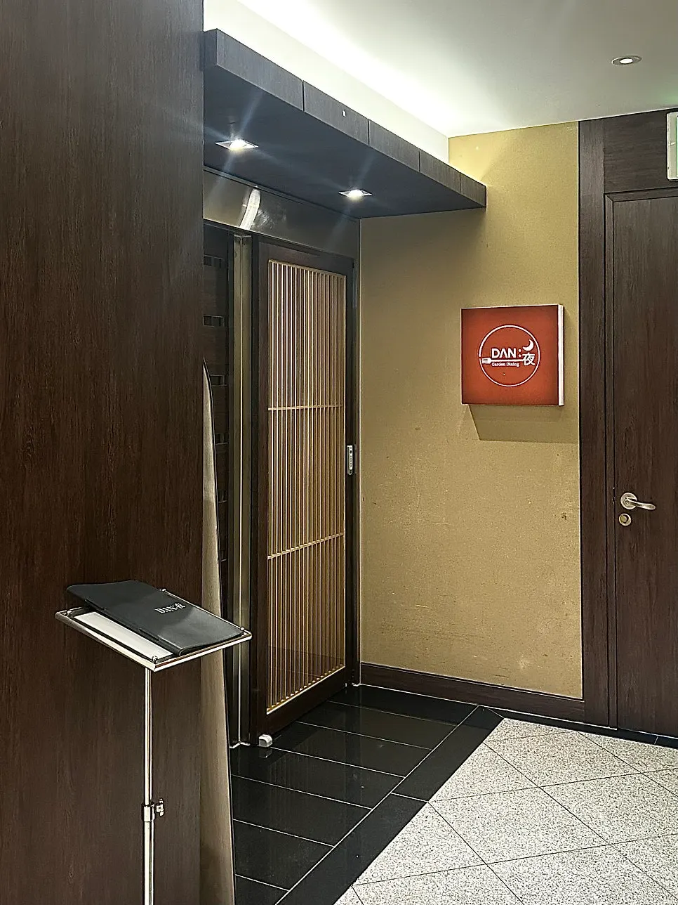 Entrance corridor of Danya at Seoul Garden Hotel