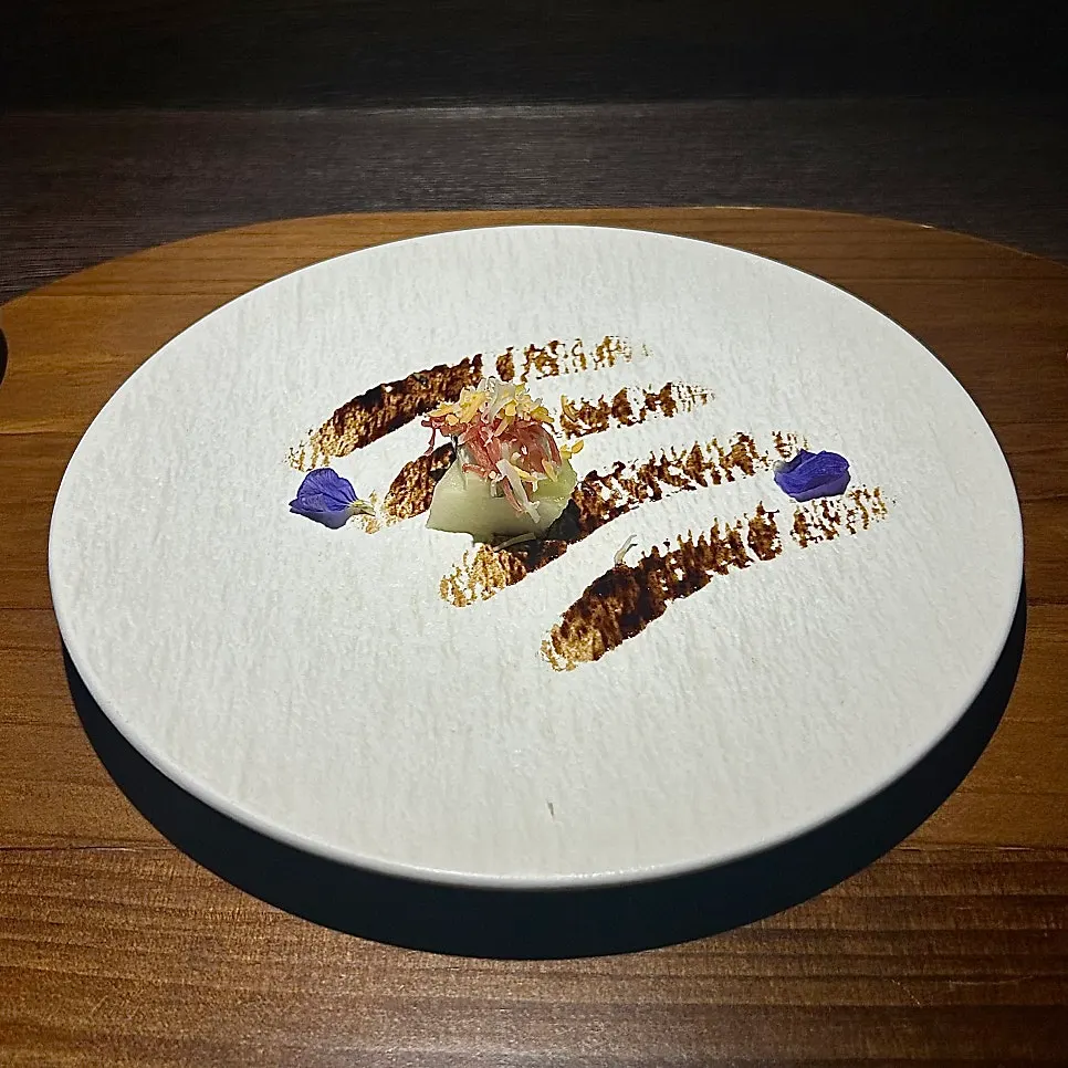 Welcome appetizer of melon, jamón, and balsamic