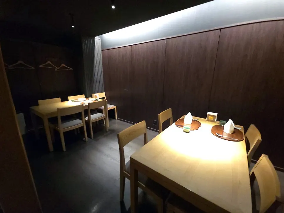 단야 다찌석과 테이블석 좌석