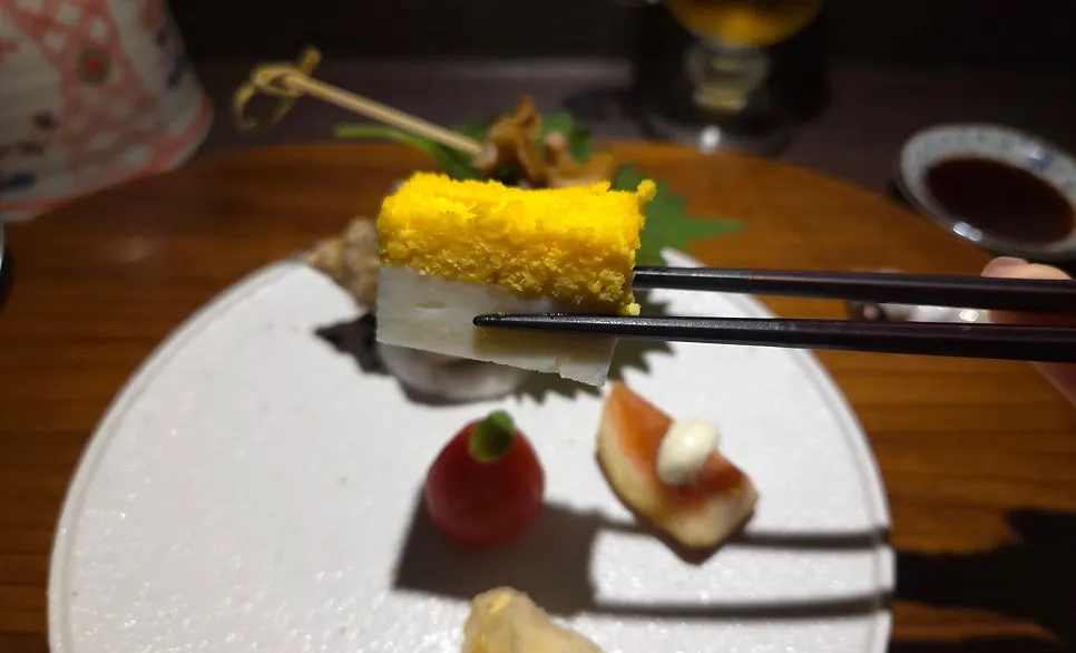 카스테라 계란찜과 전채요리 접시