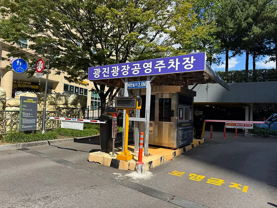 Public parking lot near Mentsuru Children's Grand Park Branch