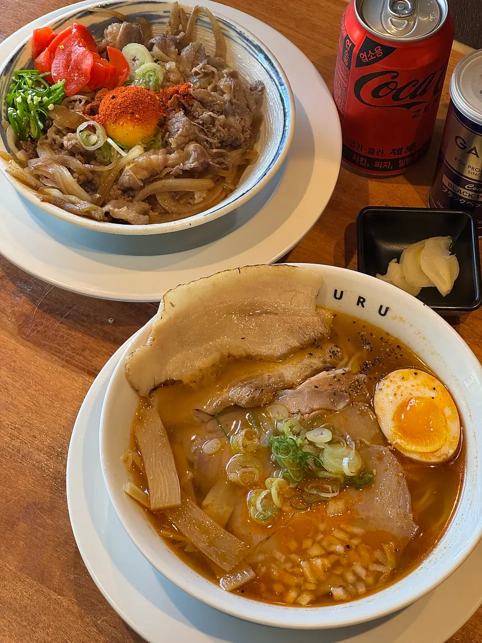 Self-service side dishes before a ramen meal