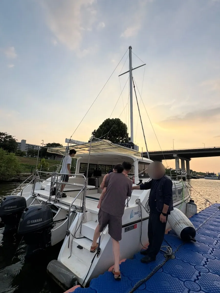 Small-group yacht tour information