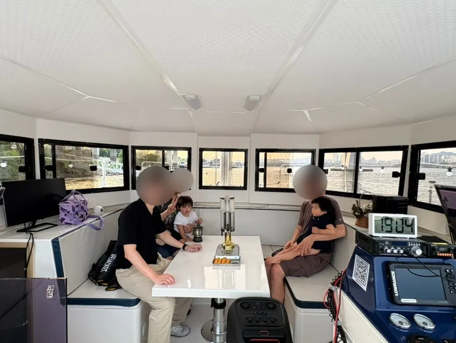 Private family Han River yacht tour