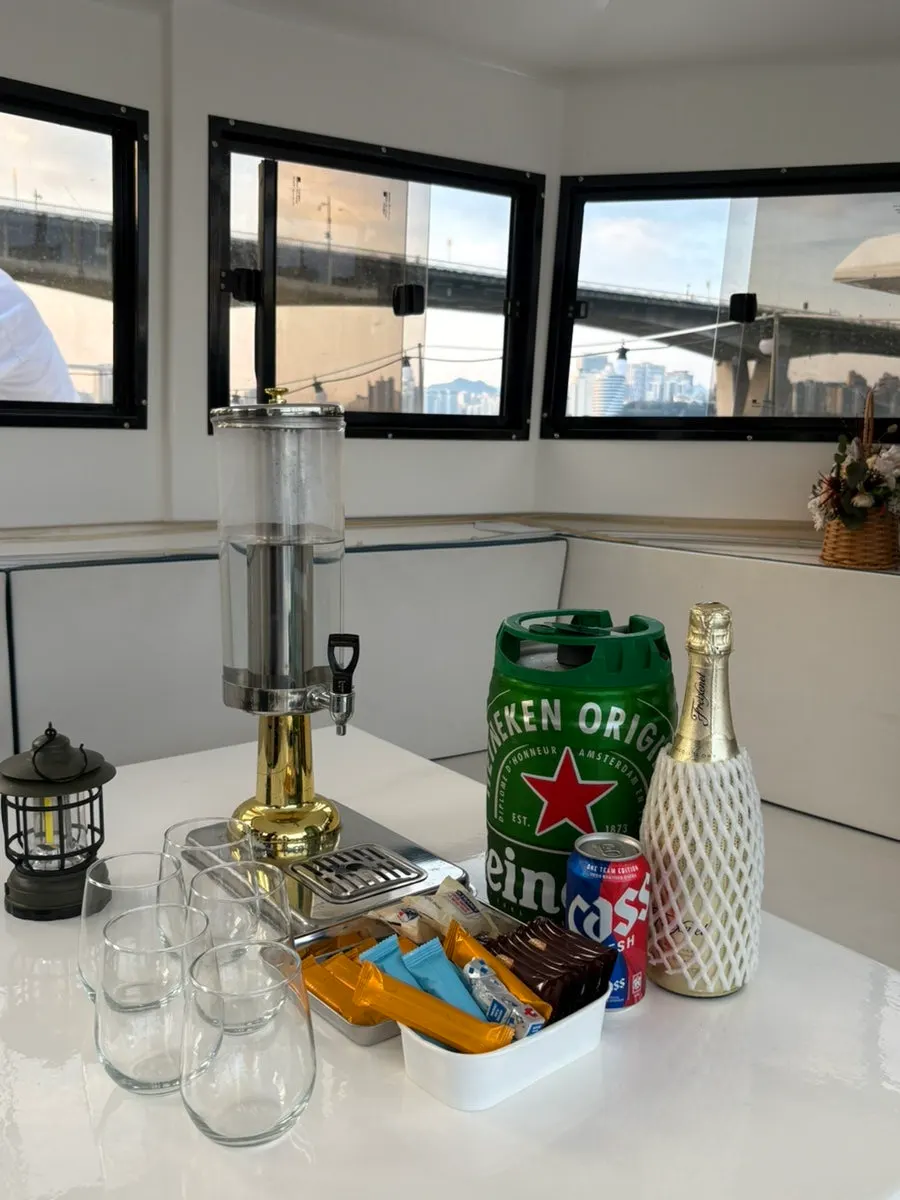 Commemorative photo from a Han River yacht tour