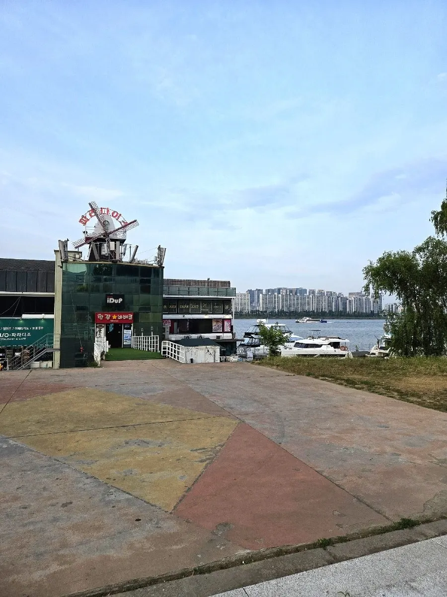A scene from a Han River yacht tour in Seoul
