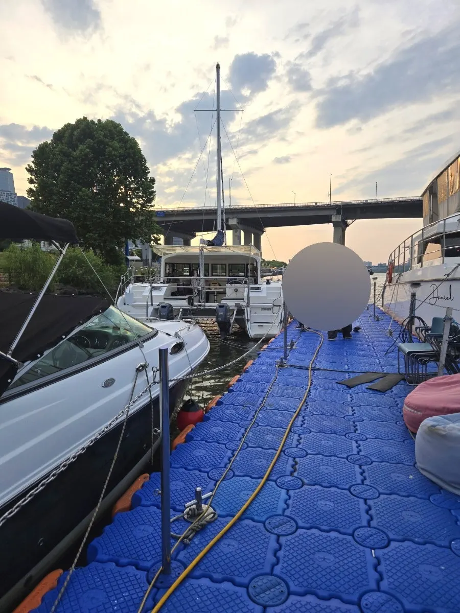 A Han River yacht seen up close