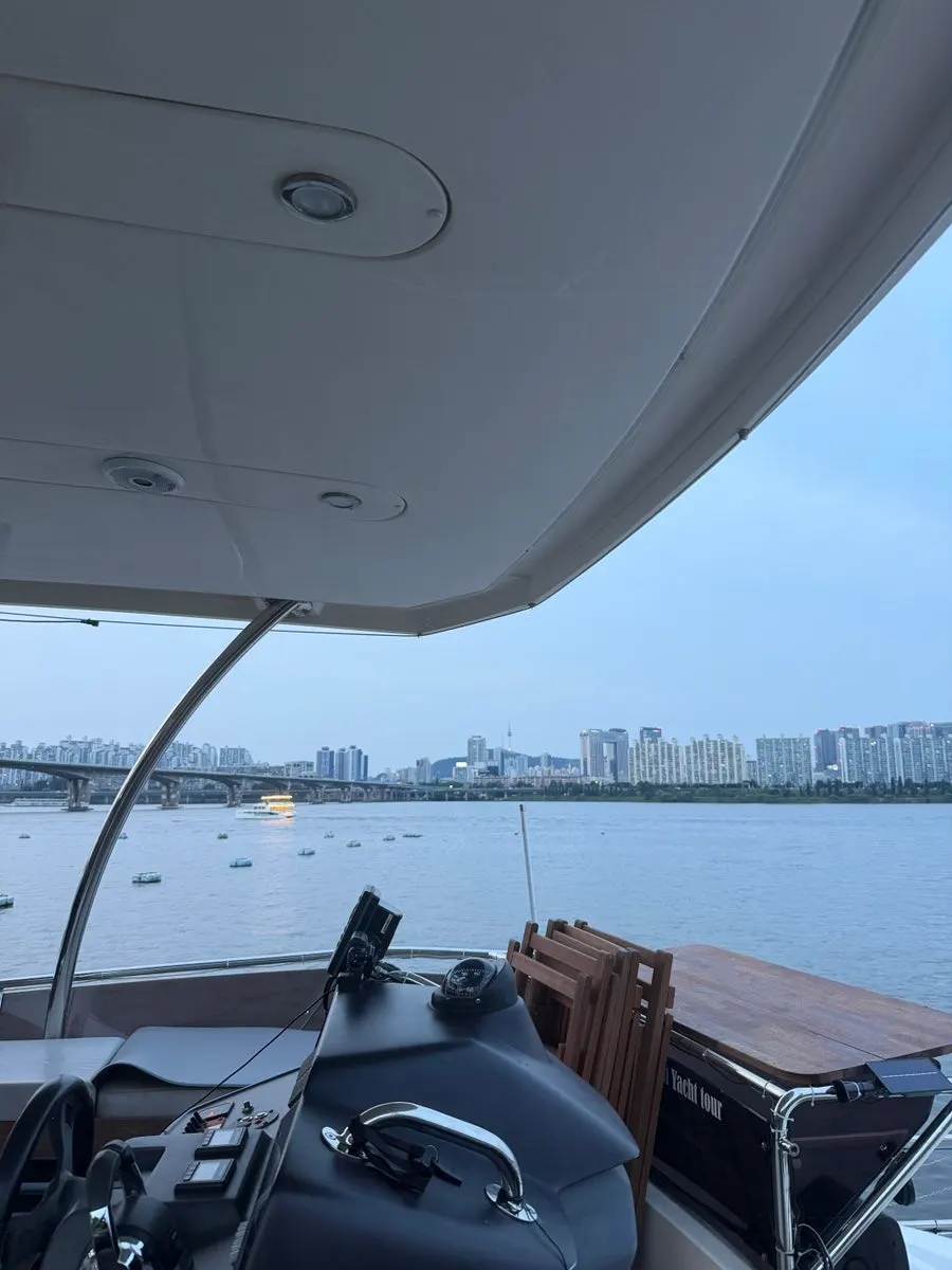 Champagne and snacks enjoyed on the Humin yacht