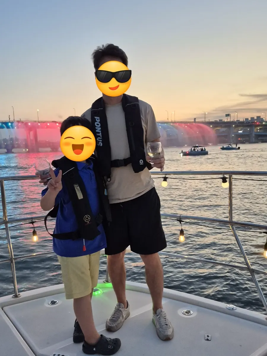 서울 불빛이 켜지는 한강 노을 풍경