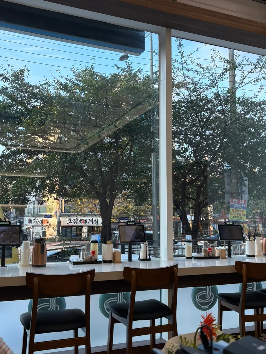 Restaurant seating with a view outside the window