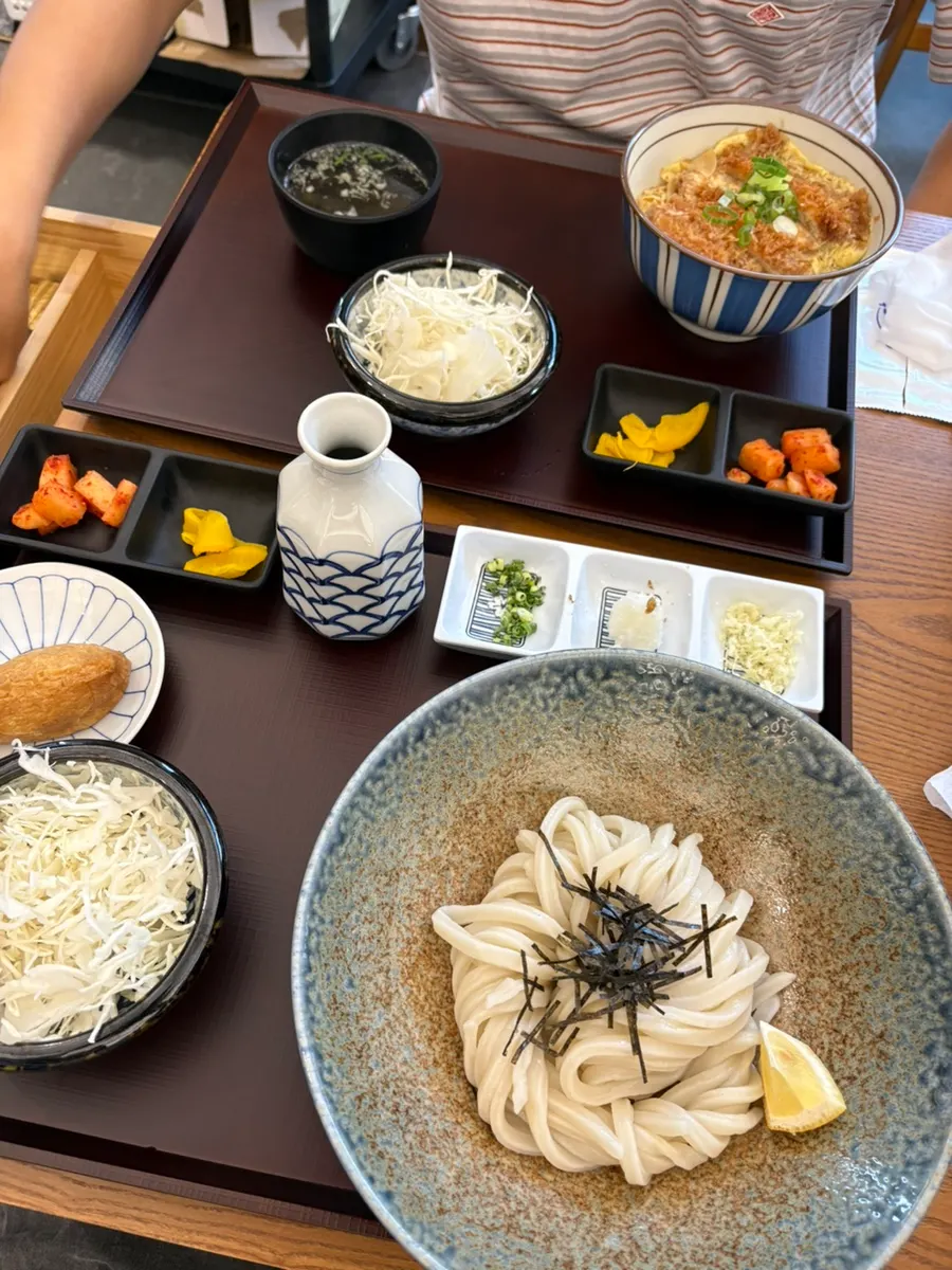 Bukkake udon and katsudon meal set