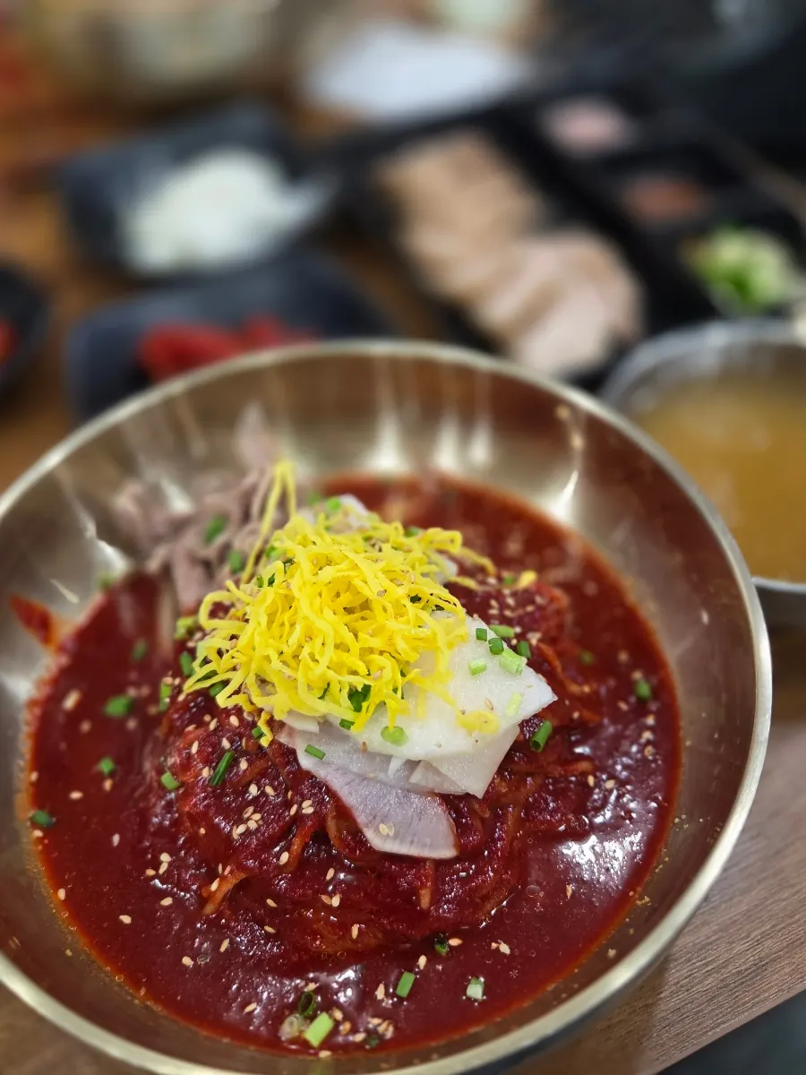 A bowl of Seoul Myeonok's signature bibim naengmyeon