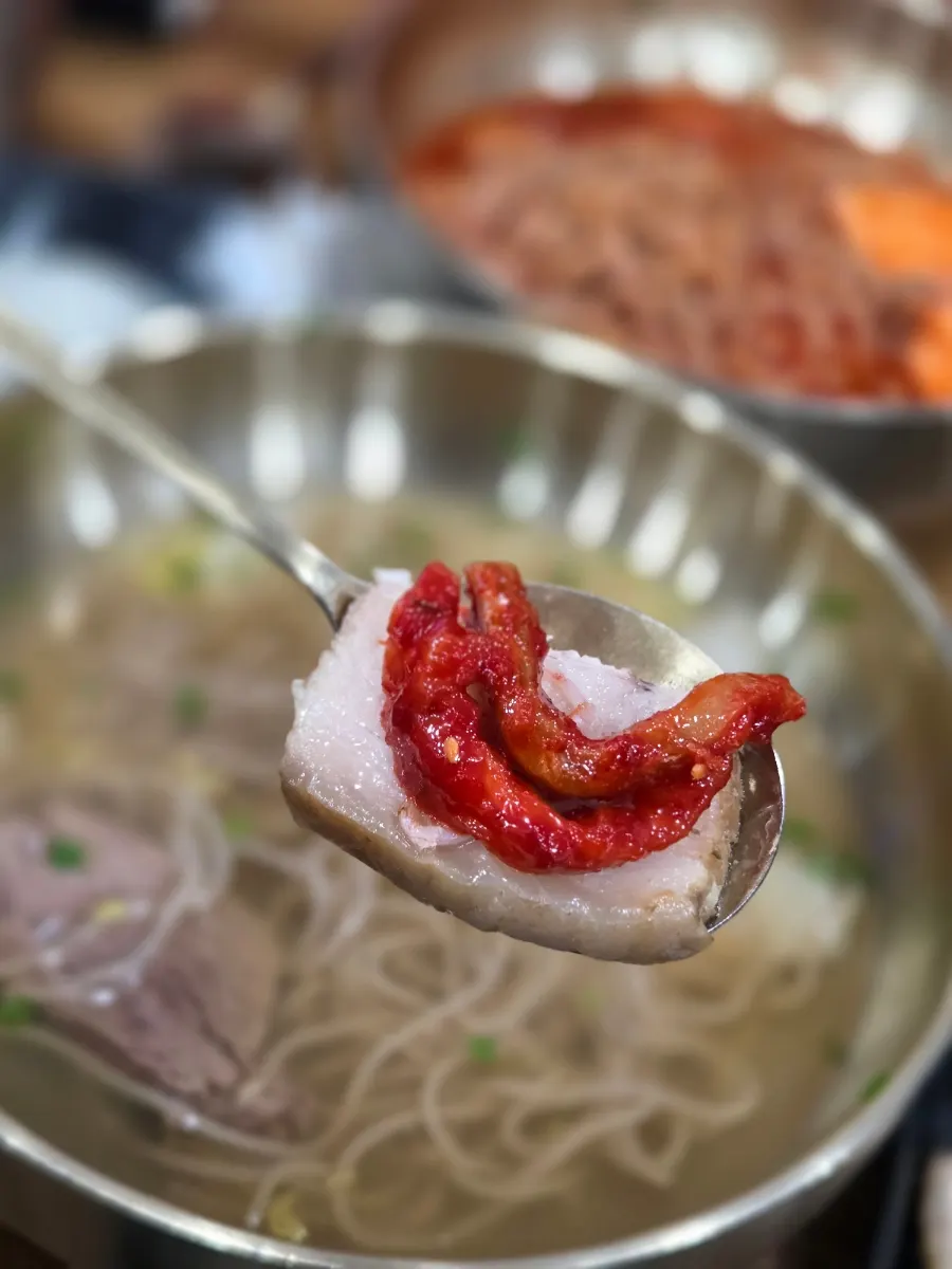Eating bibim naengmyeon together with suyuk
