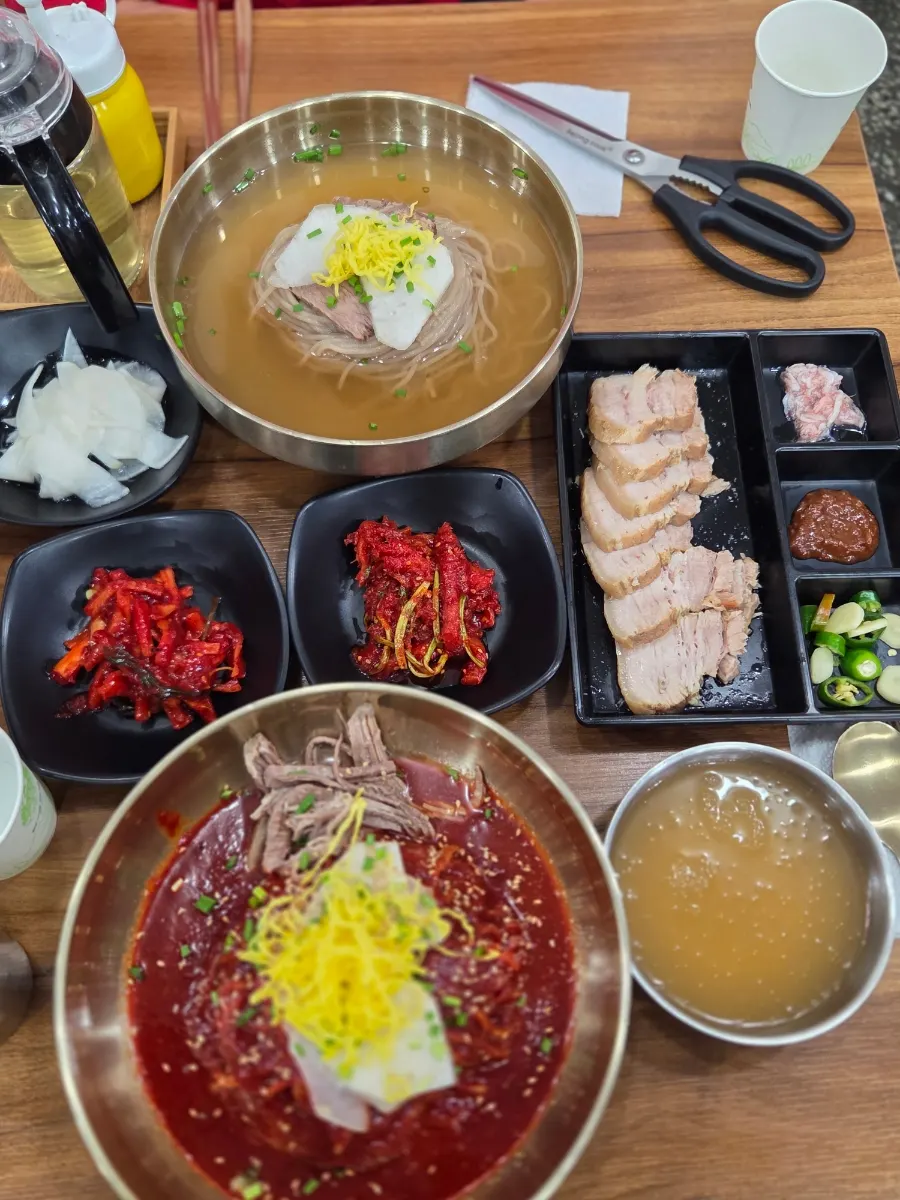 The table at Seoul Myeonok after finishing the meal