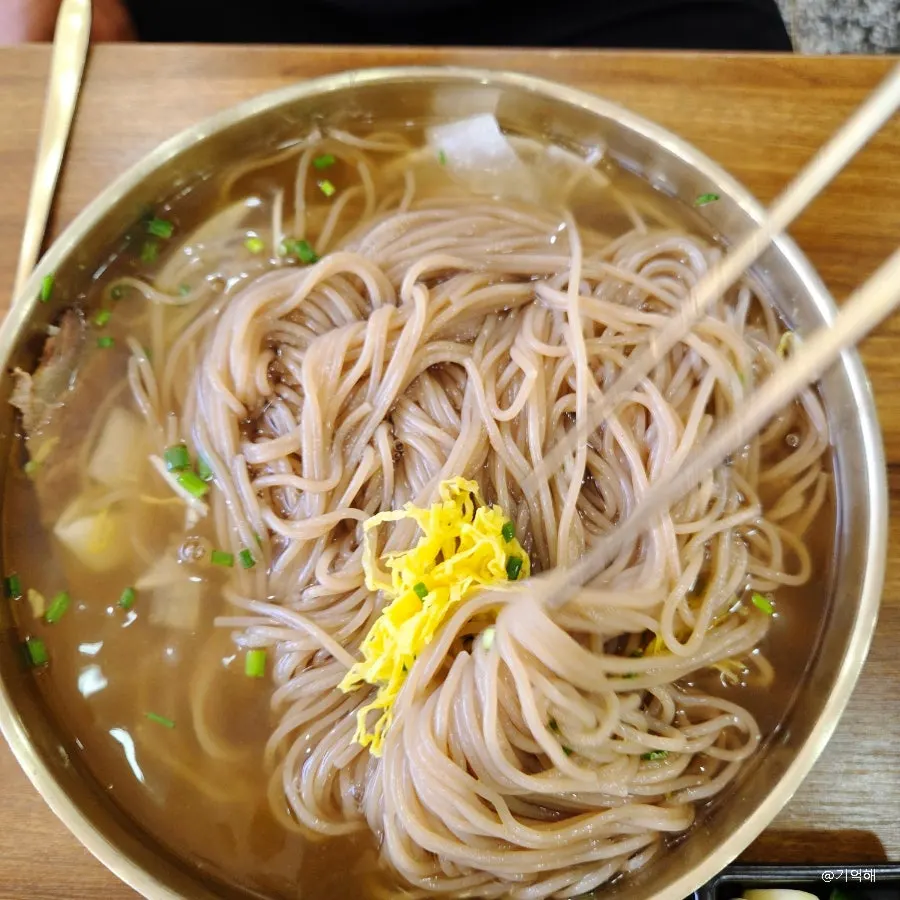Beef and dongchimi broth of the pyongyang naengmyeon