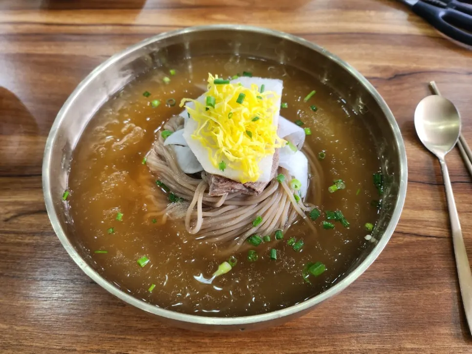 Seoul Myeonok's pyongyang naengmyeon in a dongchimi broth base