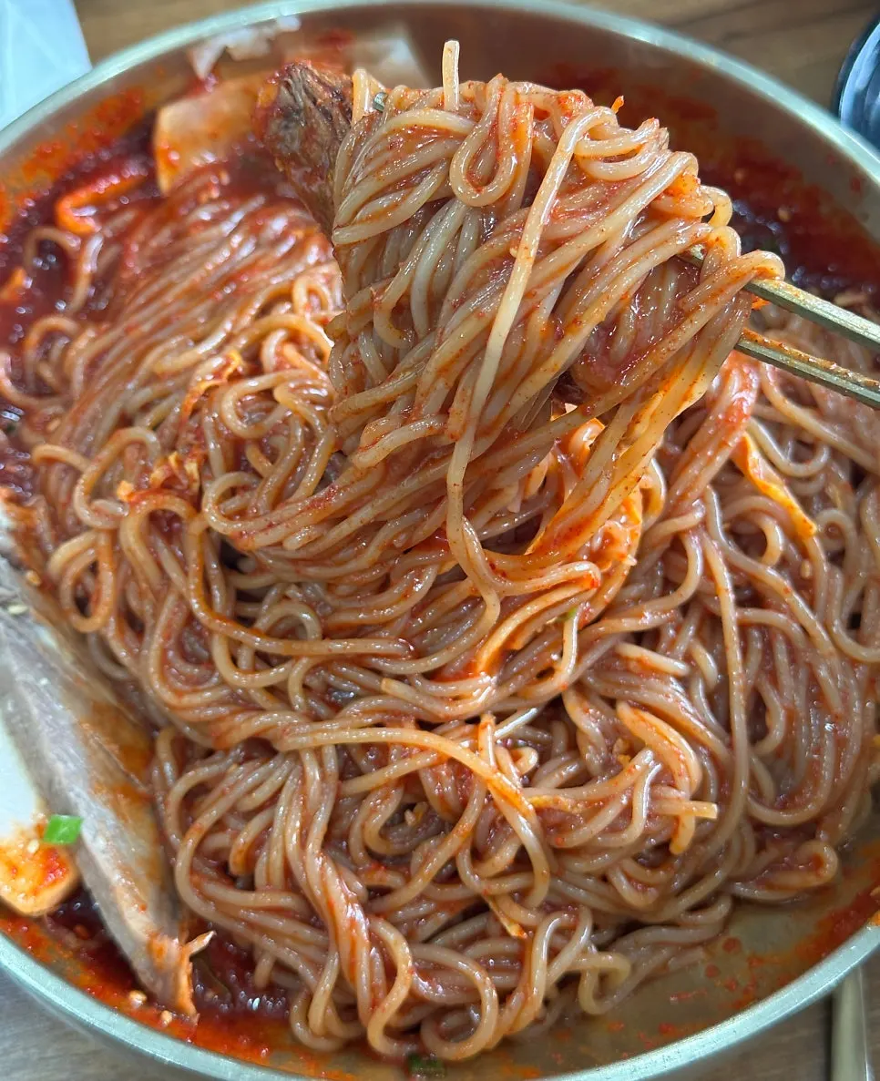 Seoul Myeonok's bibim naengmyeon topped with seasoning