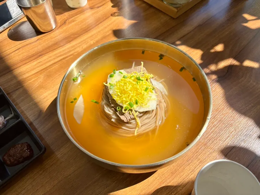 A basic serving of Seoul Myeonok's pyongyang water naengmyeon