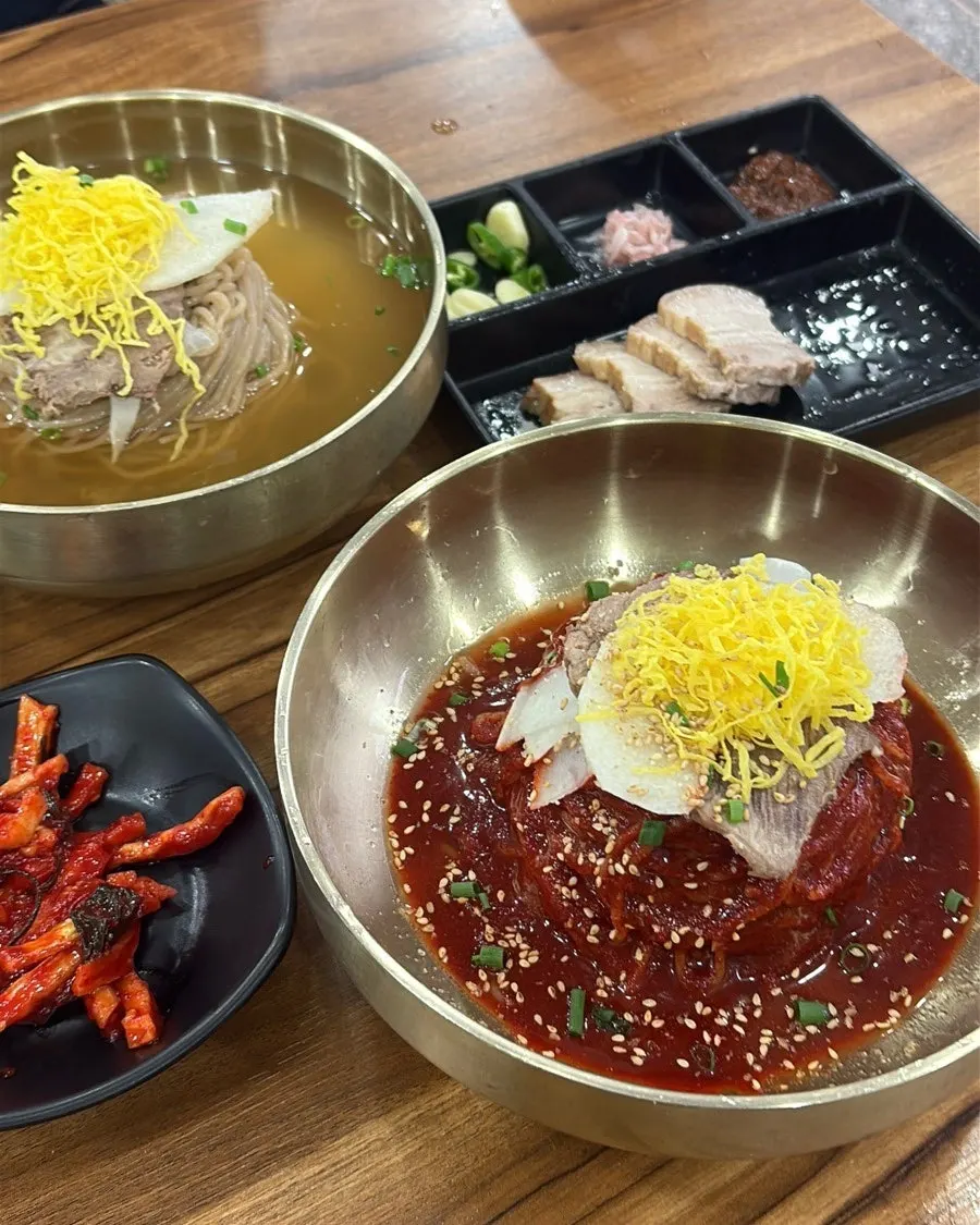 매콤달콤한 양념의 서울면옥 비빔냉면