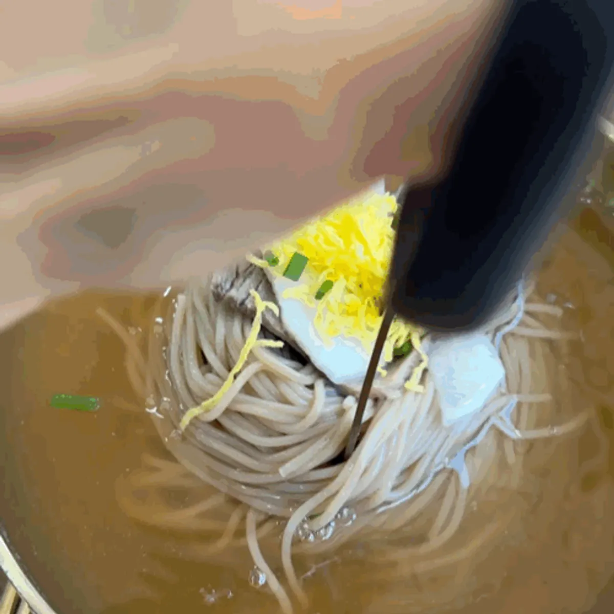 A finished bowl of naengmyeon at Seoul Myeonok