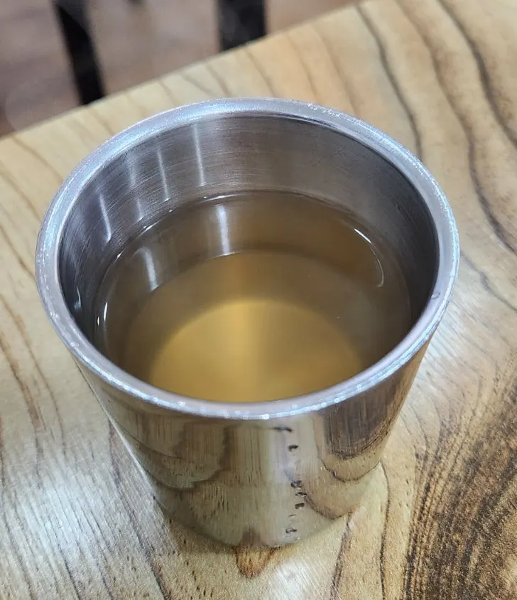 비빔냉면 양념장을 비빈 면