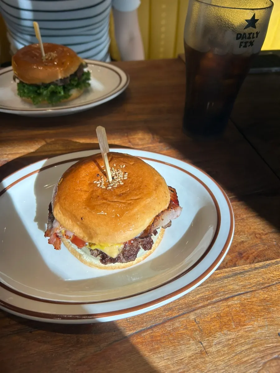 Table setting with the Bacon Cheese Burger from Daily Fix