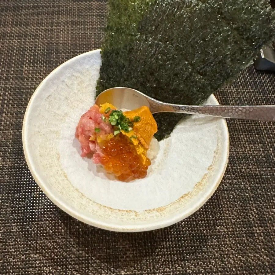 Kaisendon with minced tuna, uni, and salmon roe