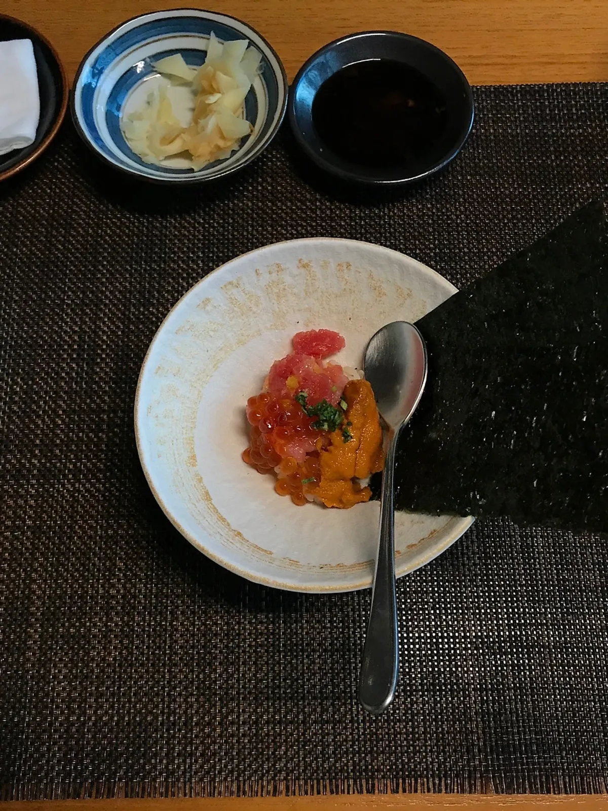 Kaisendon topped with tuna and uni