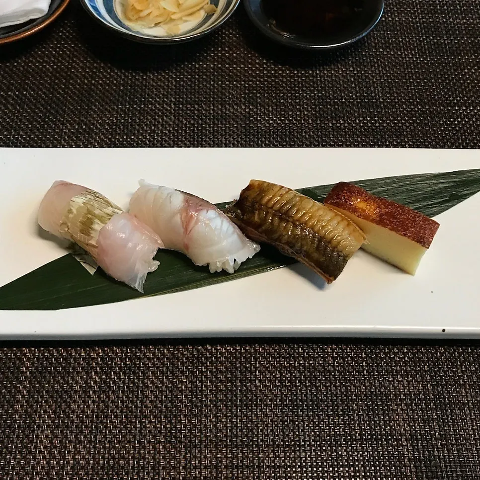 Second round of sushi, 4 pieces, including eel