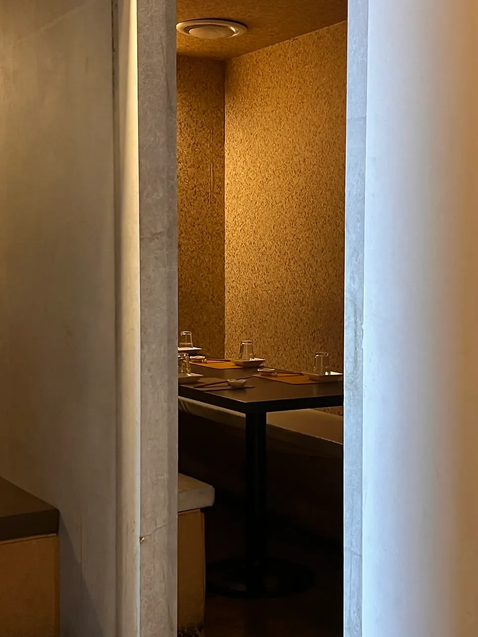 Vertical shot of the room interior at Tomo
