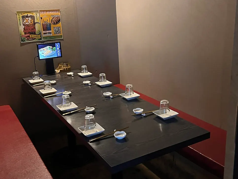 A soundproof private room at Tomo