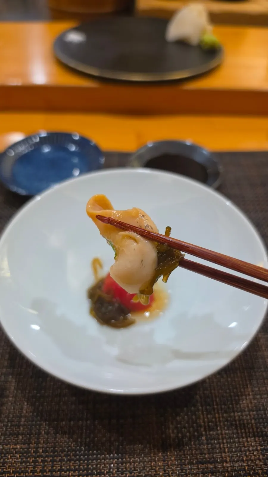 Mozuku topped with whelk and cherry tomatoes