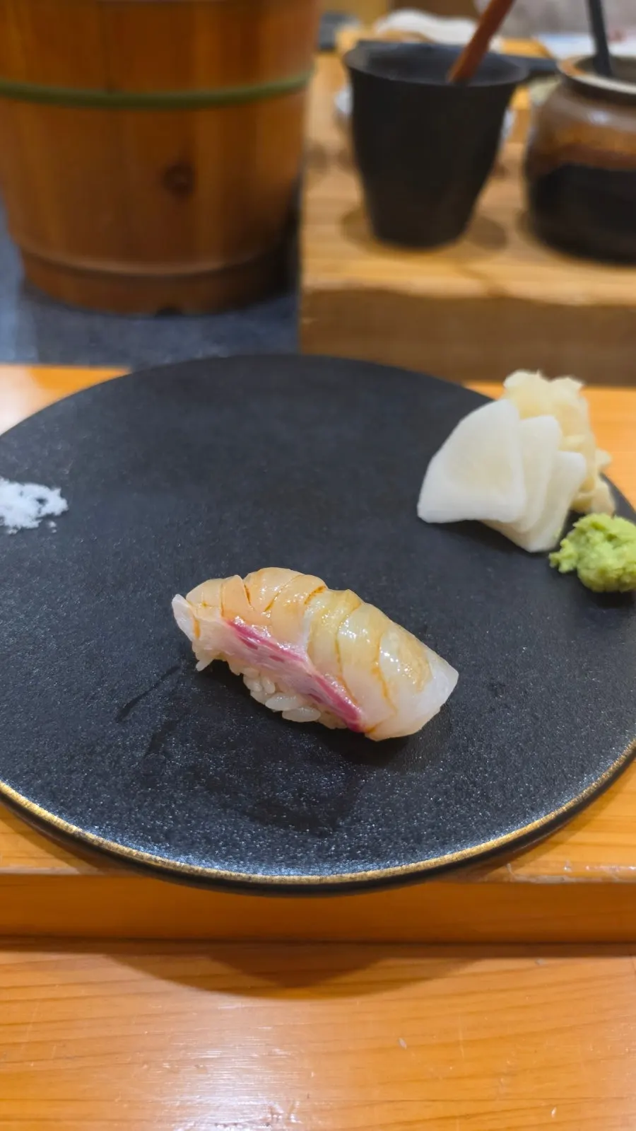 Red sea bream sushi, the first sushi of the course