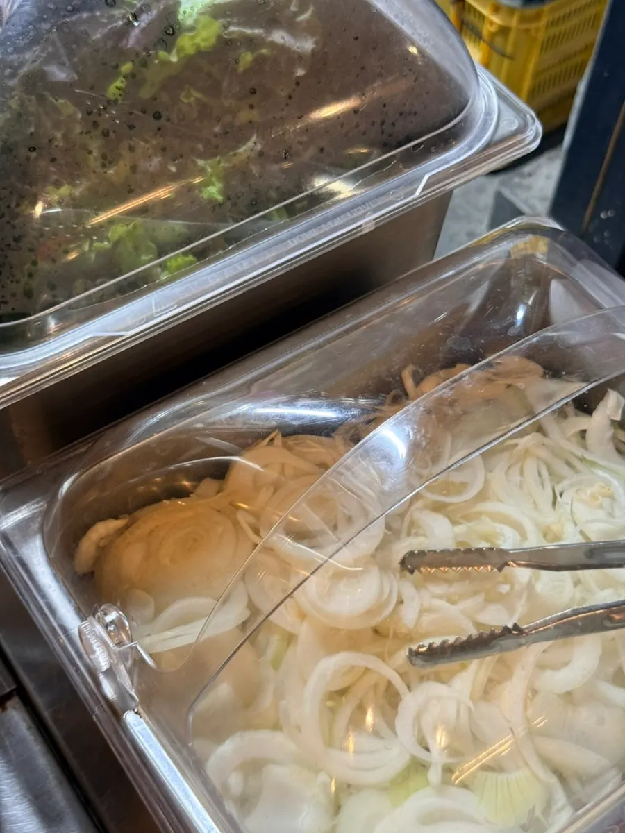 셀프바에서 담을 수 있는 여러 가지 찬