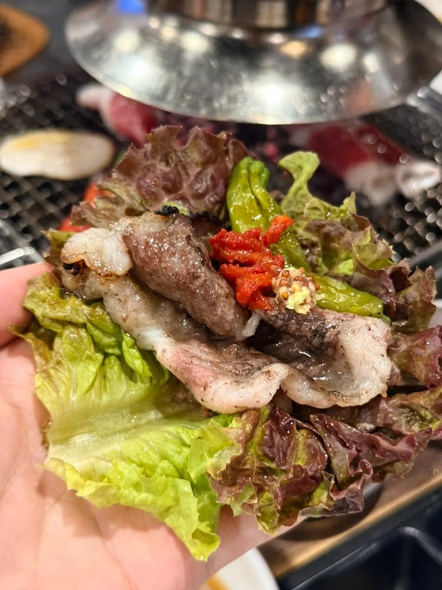 명이와사비를 넣어 싼 상추쌈