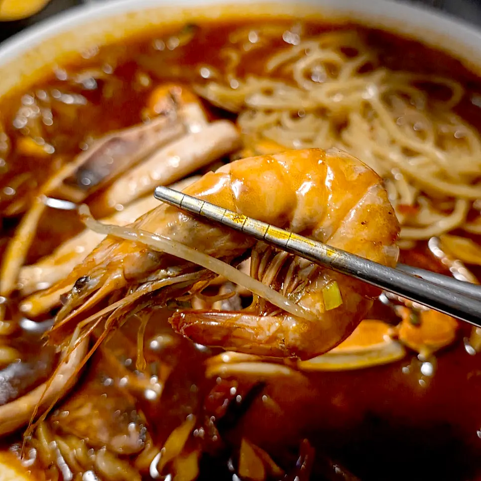 Squid in smoky seafood jjamppong soup