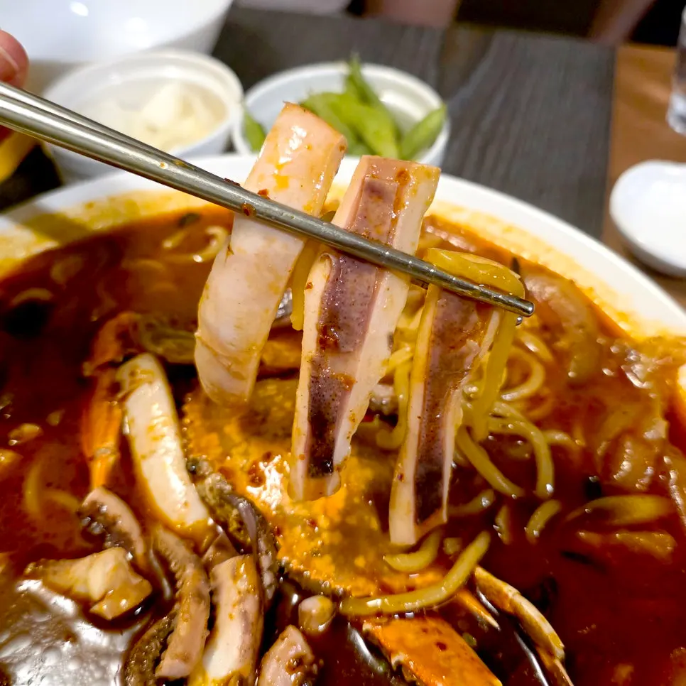 Plump squid seafood jjamppong soup
