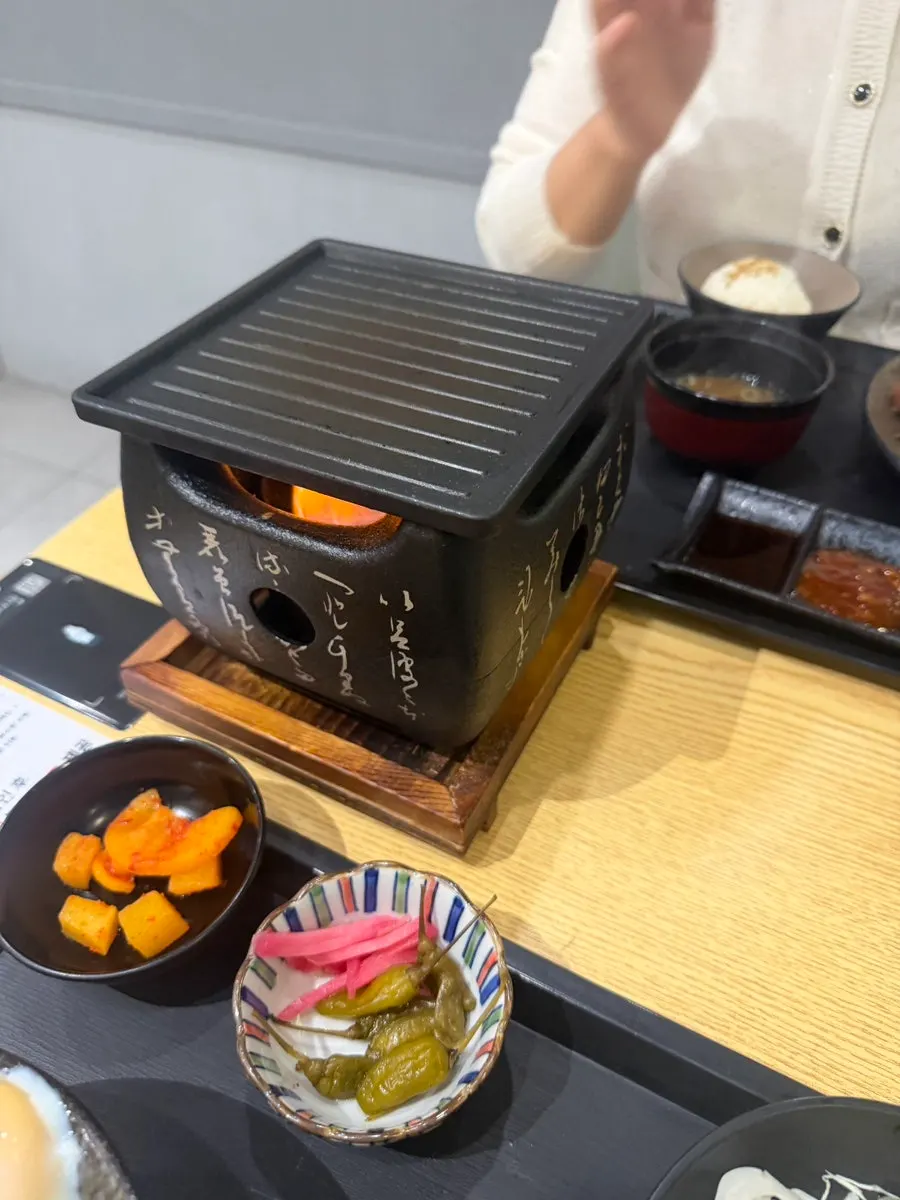 소금 양념과 화로 불 확인 서비스 사진