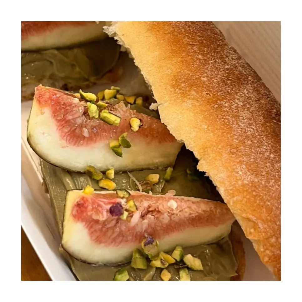 Seoul Station takeaway baguette sandwich